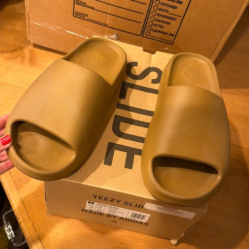 Used Yeezy slides size 12